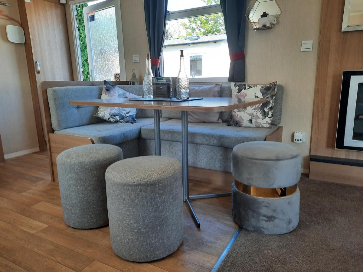 Haggerston Castle 3 Bedroom Deluxe Holiday Home Cheswick  外观 照片