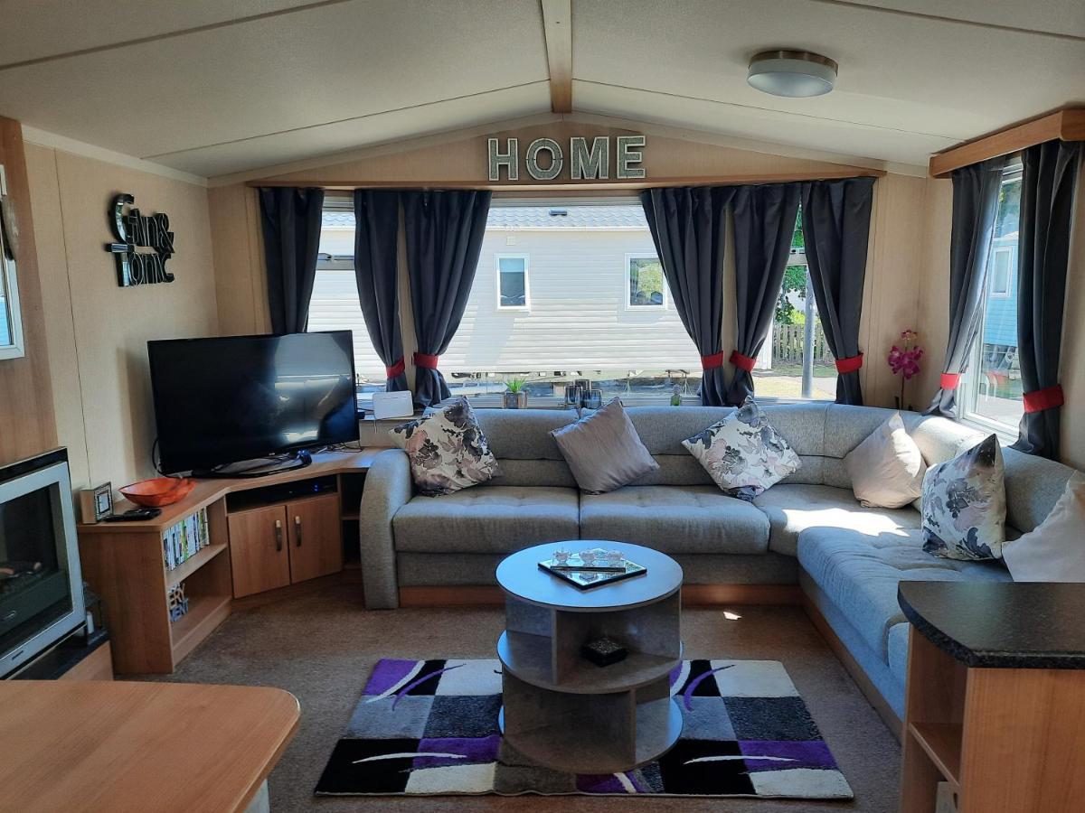 Haggerston Castle 3 Bedroom Deluxe Holiday Home Cheswick  外观 照片